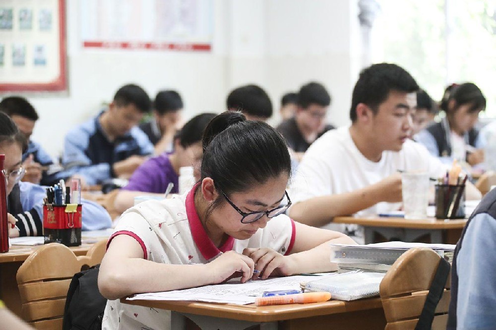 高中三年英语阅读进化论：从错一半到全对的通关攻略