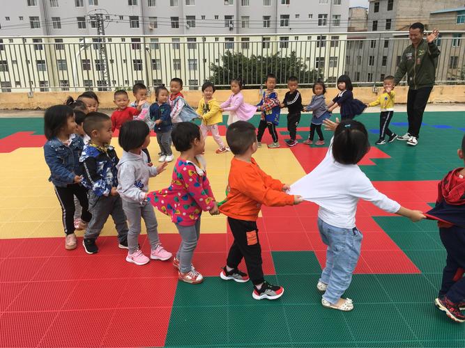 如何应对日常孩子提问：妈妈他们不和我玩？